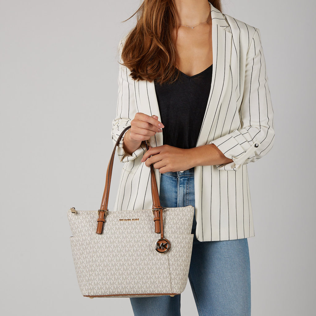 Jet Set Item – Logo Vanilla – Detail 3